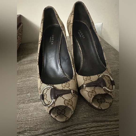 Gucci Peep-Toe Monogram Pumps - Picture 4 of 6